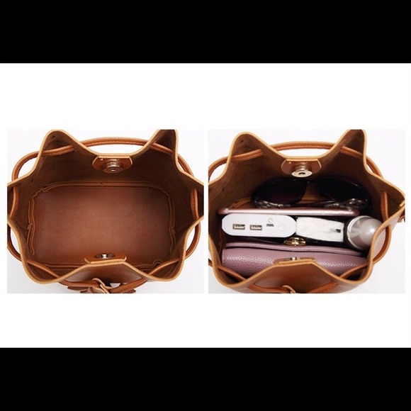 LAST 1 Black Matte leather crossbody bucket bag - Picture 3 of 6